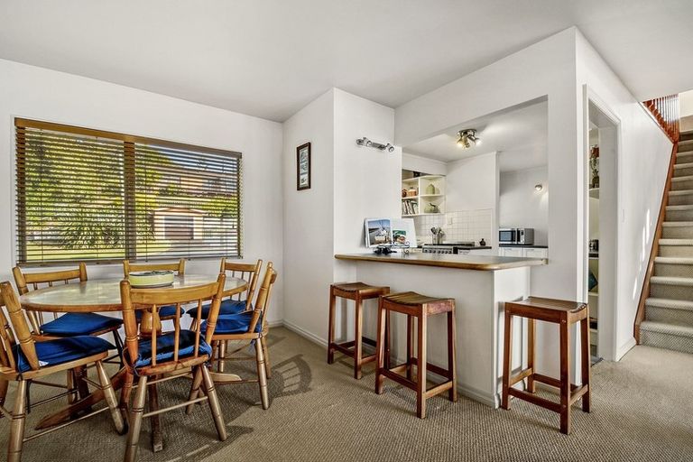 Photo of property in 68 The Terrace, Herald Island, Auckland, 0618