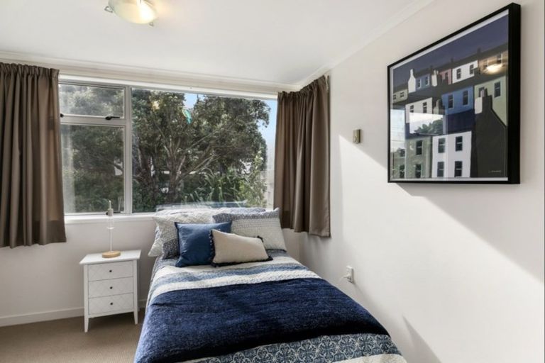 Photo of property in 18 Burnham Street, Seatoun, Wellington, 6022