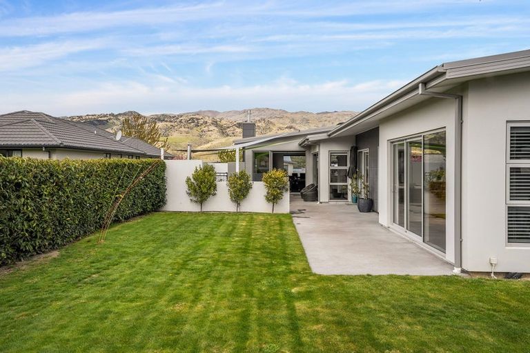 Photo of property in 15 De Bettencor Place, Mount Pisa, Cromwell, 9383