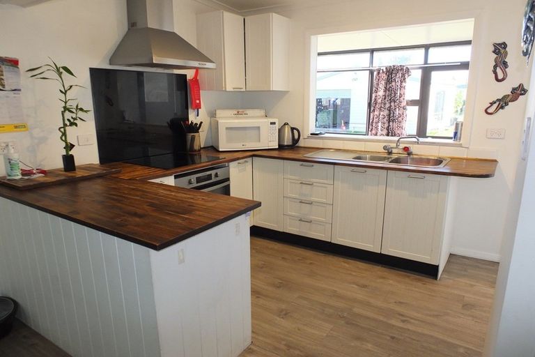 Photo of property in 13 Linklater Avenue, Foxton Beach, Foxton, 4815