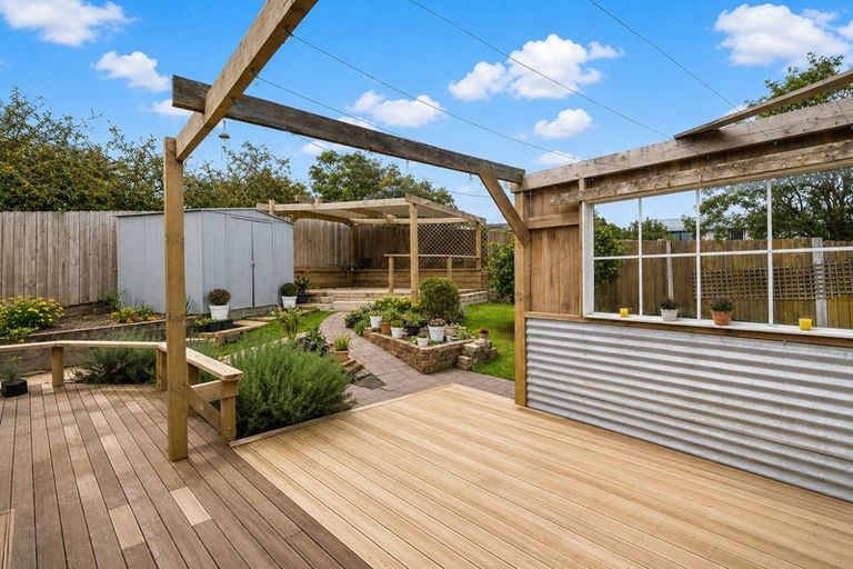 Photo of property in 4 Brian Crescent, Stanmore Bay, Whangaparaoa, 0932