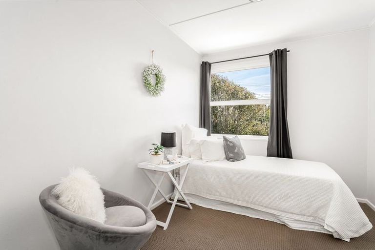 Photo of property in 18 Beazley Avenue, Paparangi, Wellington, 6037