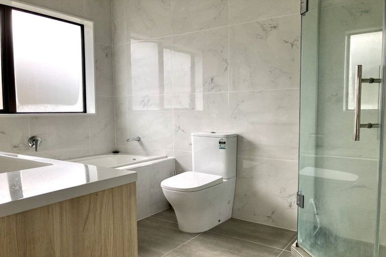 Photo of property in 73 Sturges Road, Henderson, Auckland, 0612