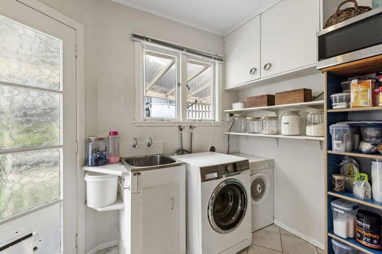 Photo of property in 27 Creamer Avenue, Belmont, Auckland, 0622