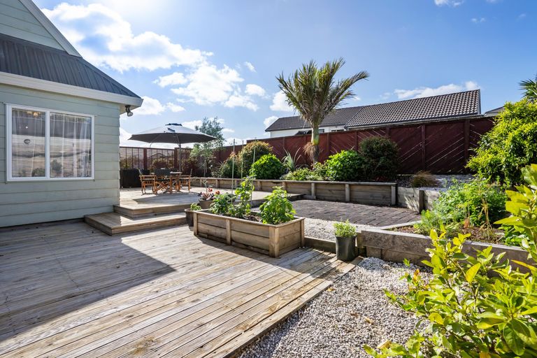 Photo of property in 14 Seaglen Place, Botany Downs, Auckland, 2010