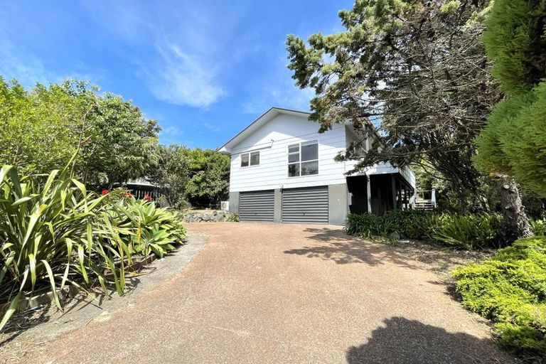 Photo of property in 10 Brian Crescent, Stanmore Bay, Whangaparaoa, 0932