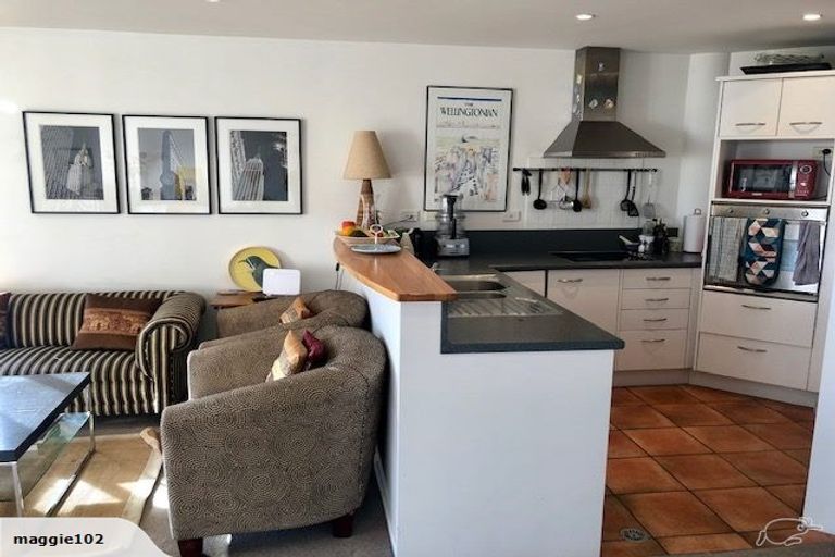 Photo of property in 5 Kent Terrace, Mount Victoria, Wellington, 6011