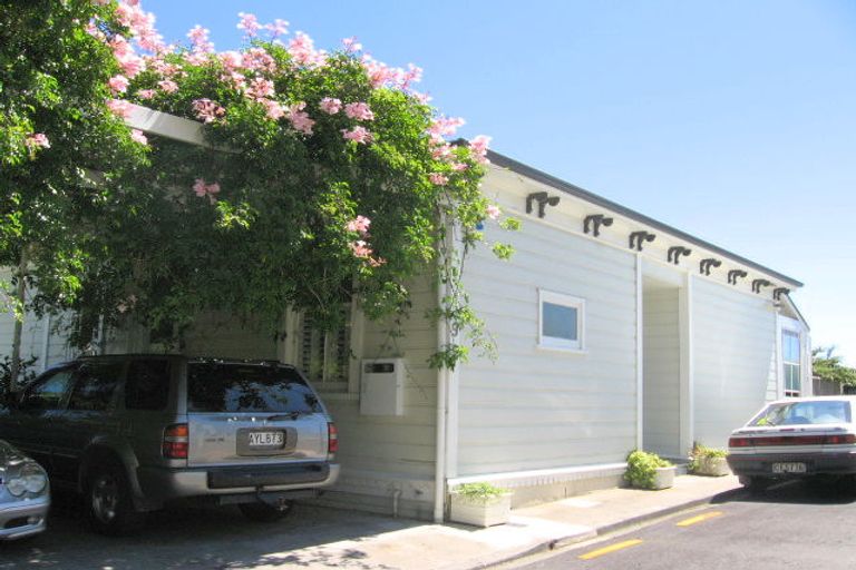 Photo of property in 11 Telford Terrace, Oriental Bay, Wellington, 6011