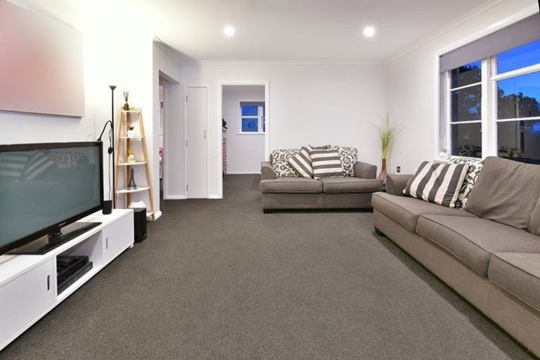 Photo of property in 32 Karaka Street, Helensville, 0800