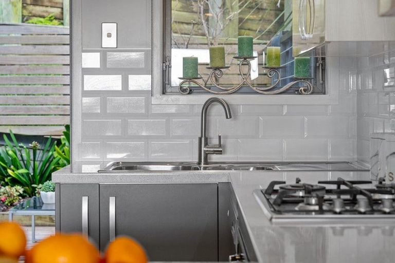 Photo of property in 2/13 Pannill Place, Oteha, Auckland, 0632