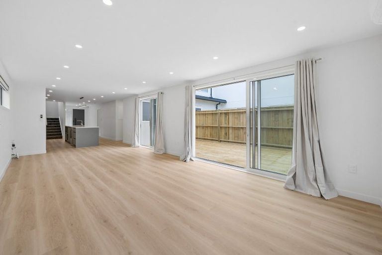 Photo of property in 1/5 Tawa Terrace, Tawa, Wellington, 5028