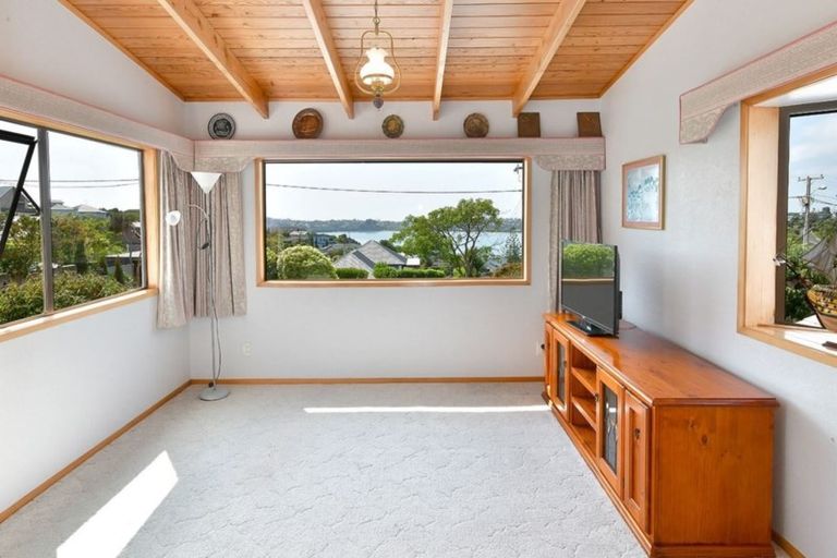 Photo of property in 64 Ardern Avenue, Stanmore Bay, Whangaparaoa, 0932