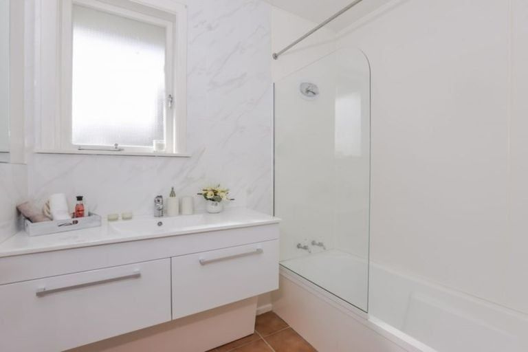 Photo of property in 38 Woodford Avenue, Henderson, Auckland, 0610