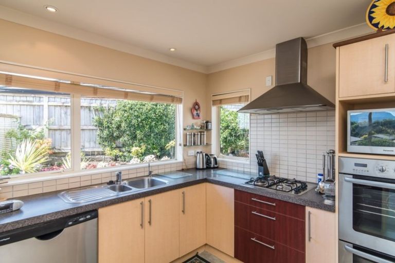 Photo of property in 28 Quadrant Heights, Paraparaumu, 5032