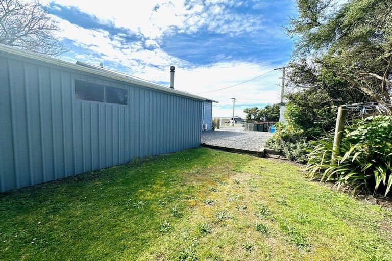 Photo of property in 14 Moana Street, Kaka Point, 9271