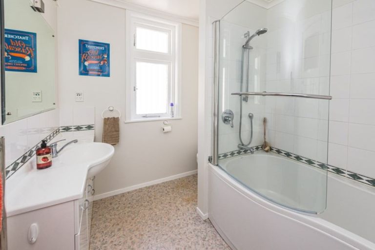 Photo of property in 3 Ngapuhi Street, Saint Johns Hill, Whanganui, 4501