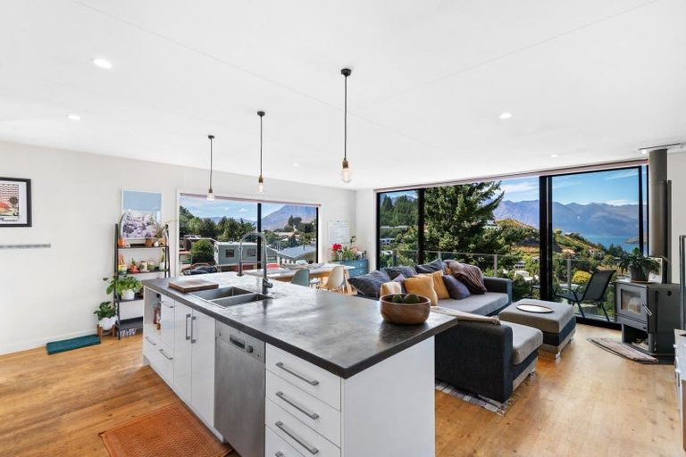 Photo of property in 45 Dart Place, Fernhill, Queenstown, 9300