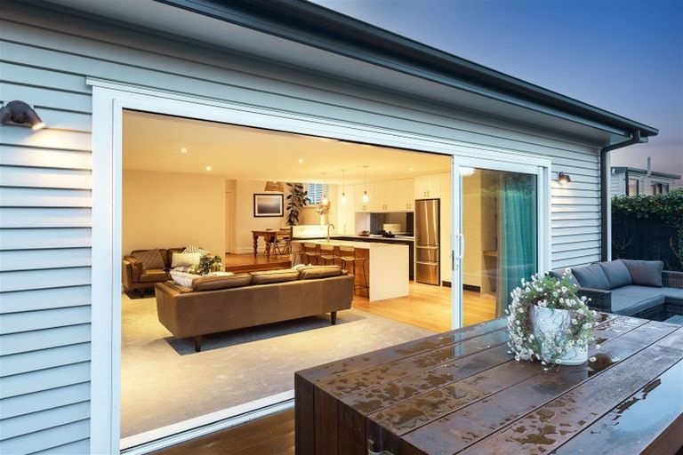 Photo of property in 215 Springfield Road, St Albans, Christchurch, 8014