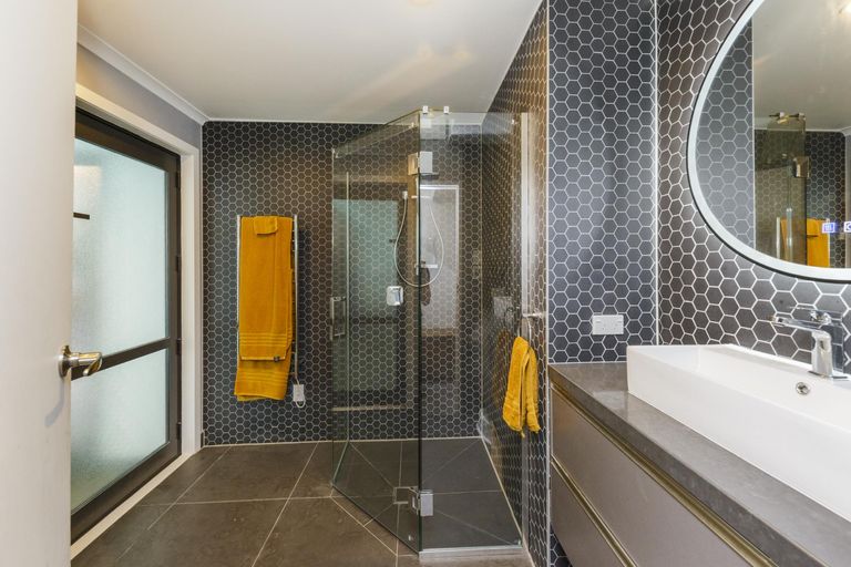 Photo of property in 2 Huata Place, West End, Palmerston North, 4412