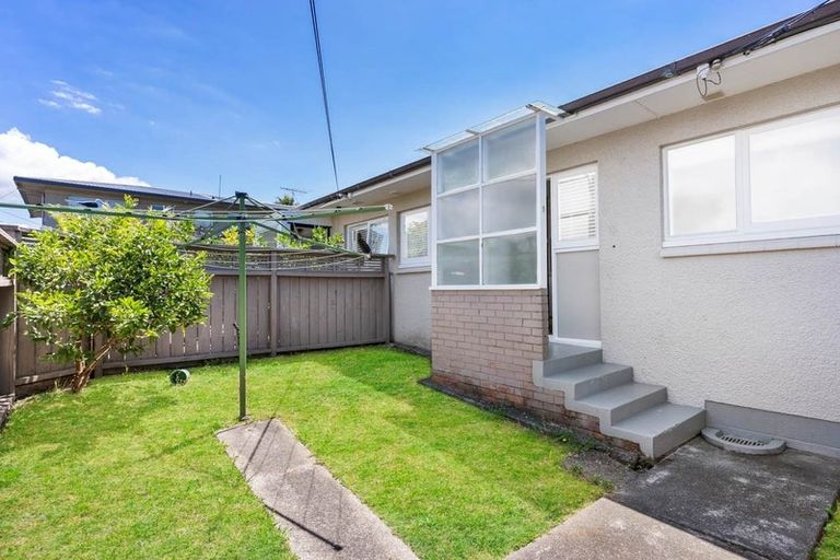 Photo of property in 1/318 Beach Road, Campbells Bay, Auckland, 0630