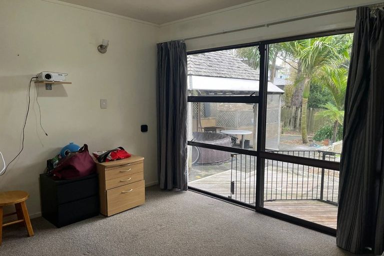 Photo of property in 2/4 Lyons Avenue, Murrays Bay, Auckland, 0630