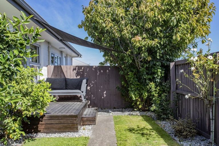 Photo of property in 2/80 Osborne Street, Waltham, Christchurch, 8011