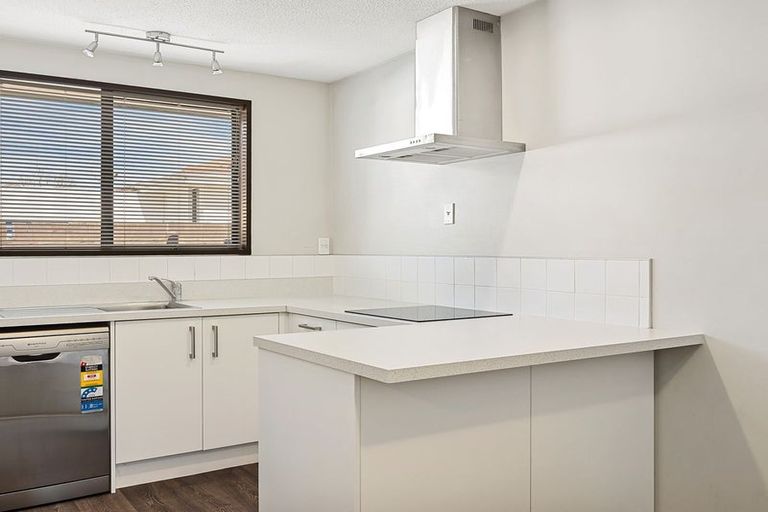 Photo of property in 2/204 Grimseys Road, Redwood, Christchurch, 8051