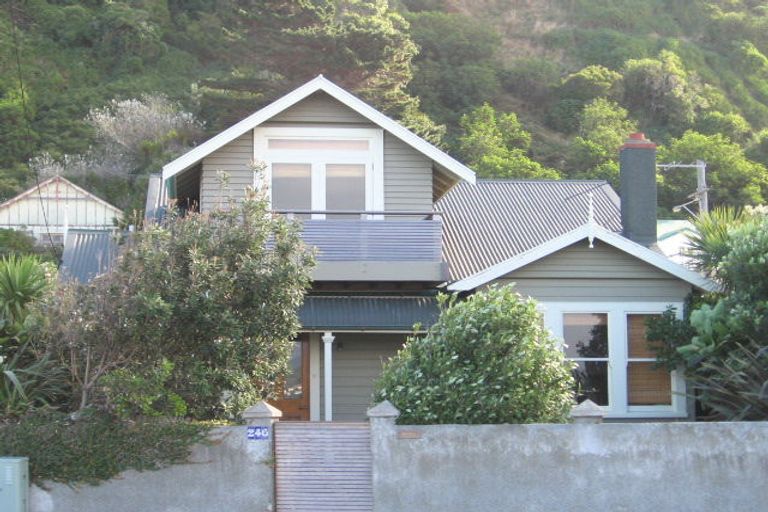 Photo of property in 246 Queens Drive, Lyall Bay, Wellington, 6022