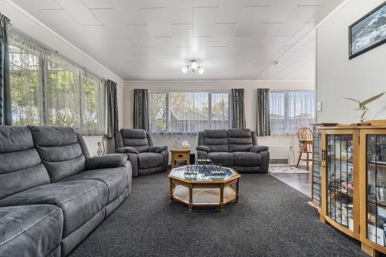 Photo of property in 74 Oakfield Crescent, Pukete, Hamilton, 3200