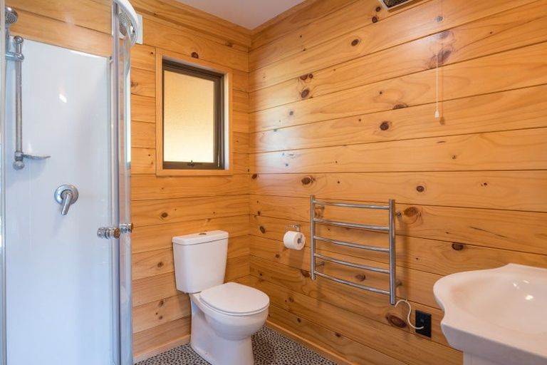 Photo of property in 2 Worlds End Road, Tennyson Inlet, 7195