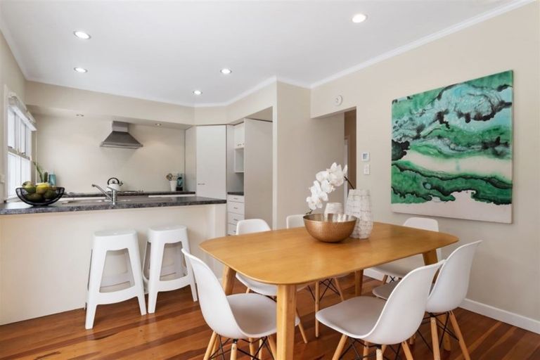 Photo of property in 2/227 Glenfield Road, Hillcrest, Auckland, 0627