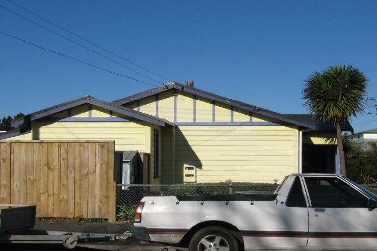 Photo of property in 2 Pukeko Street, Frankton, Hamilton, 3204