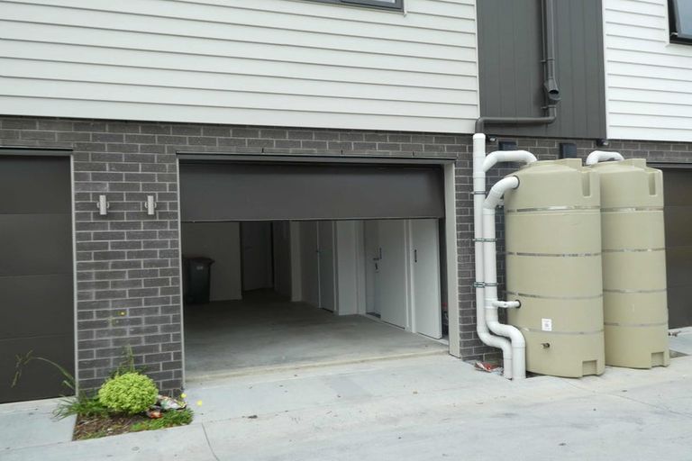 Photo of property in 2/504 Don Buck Road, Massey, Auckland, 0614