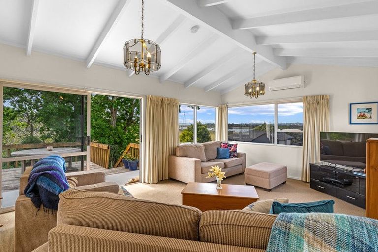 Photo of property in 98 Tiroroa Avenue, Te Atatu South, Auckland, 0610