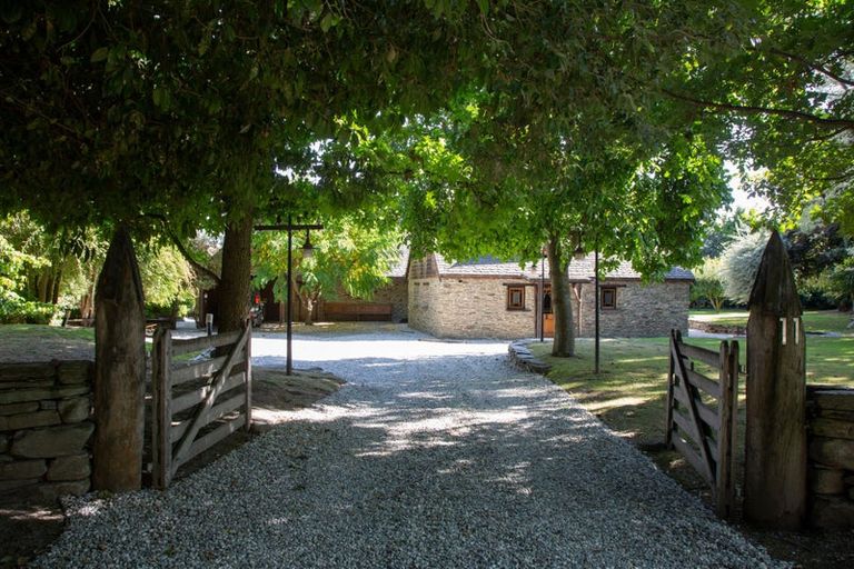 Photo of property in 11 Arrowtown-lake Hayes Road, Lake Hayes, Queenstown, 9371