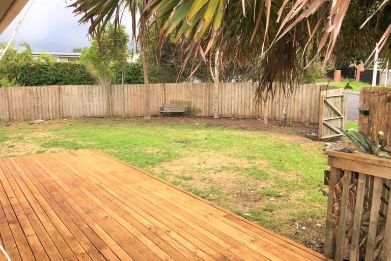 Photo of property in 69a Totara Road, Te Atatu Peninsula, Auckland, 0610
