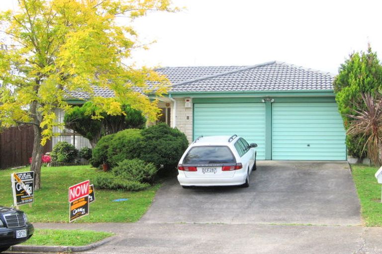 Photo of property in 23 Jillteresa Crescent, Half Moon Bay, Auckland, 2012