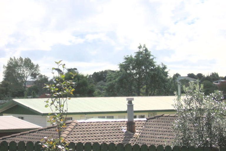 Photo of property in 50 Lavelle Road, Henderson, Auckland, 0612