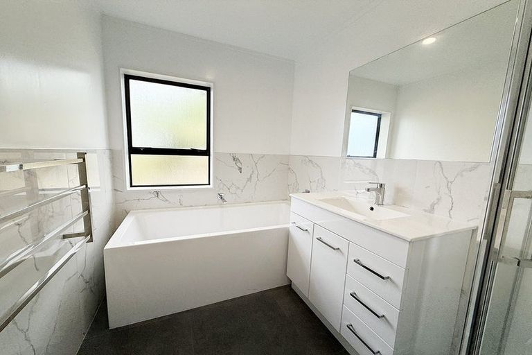 Photo of property in 9 Cambric Place, Botany Downs, Auckland, 2010