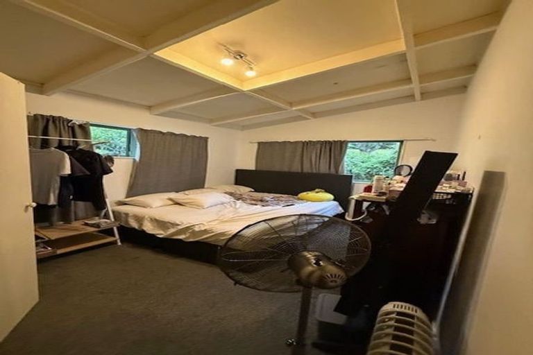 Photo of property in 16 Totaravale Drive, Totara Vale, Auckland, 0629