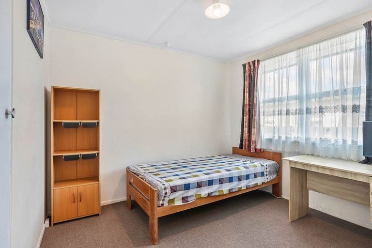 Photo of property in 2/84 Portage Road, New Lynn, Auckland, 0600