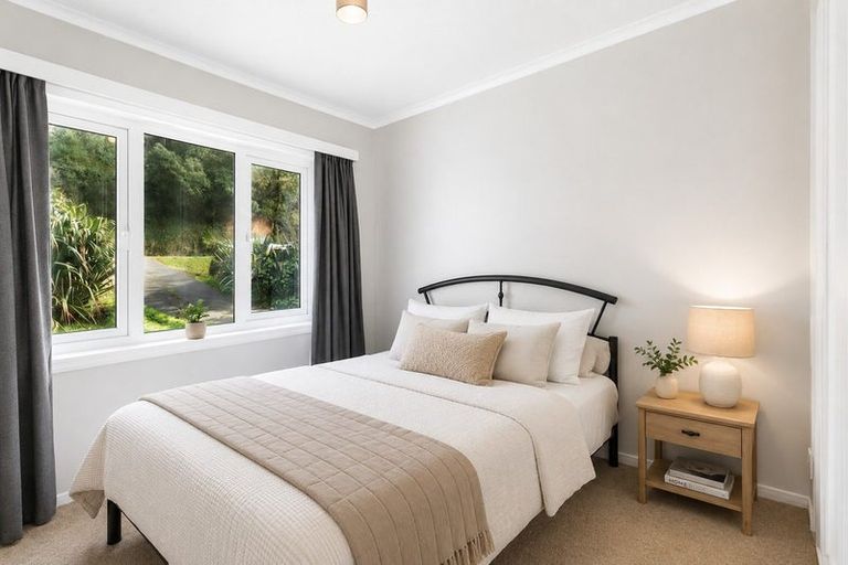 Photo of property in 66 Airlie Road, Plimmerton, Porirua, 5026