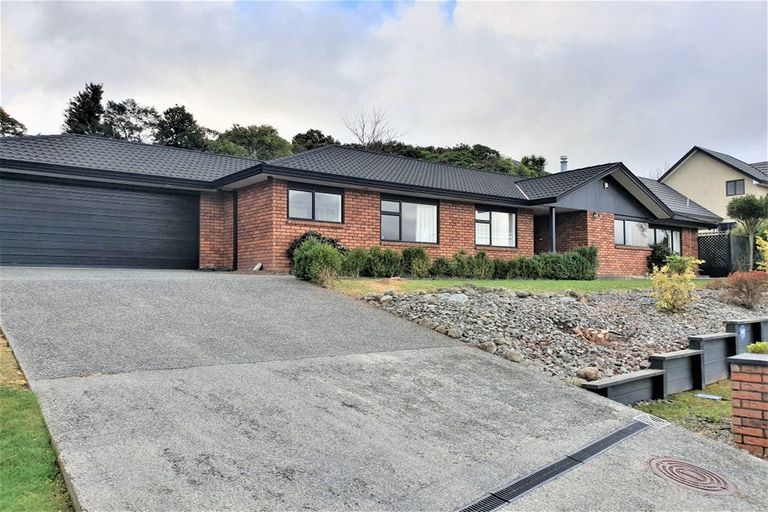 Photo of property in 6 Ormrod Grove, Riverstone Terraces, Upper Hutt, 5018
