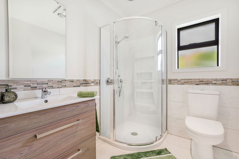 Photo of property in 15 Redmount Place, Red Hill, Papakura, 2110