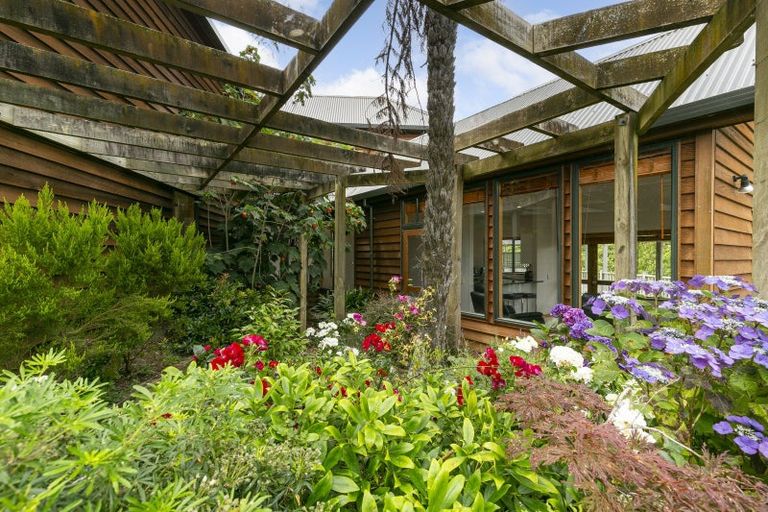 Photo of property in 12 Amesbury Drive, Churton Park, Wellington, 6037