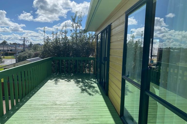 Photo of property in 2/717 East Coast Road, Browns Bay, Auckland, 0630