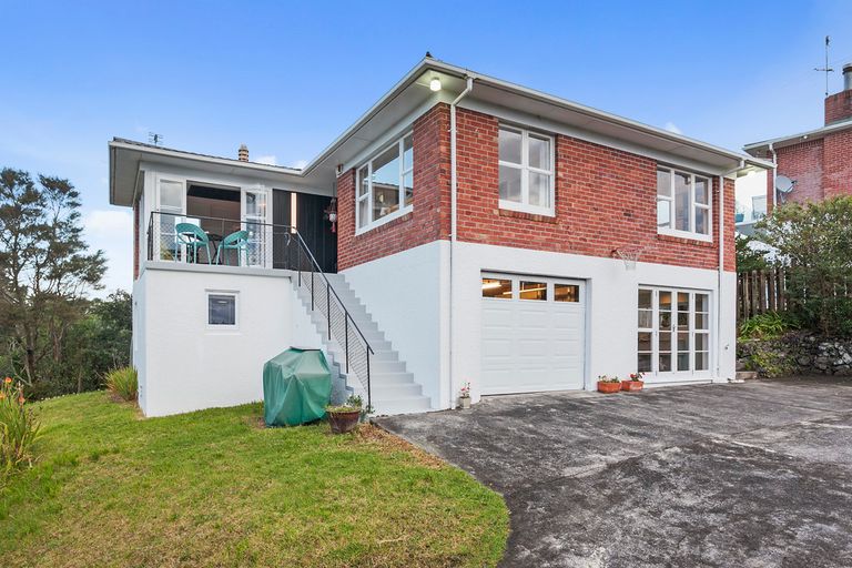 Photo of property in 8 Fairmount Road, Titirangi, Auckland, 0604