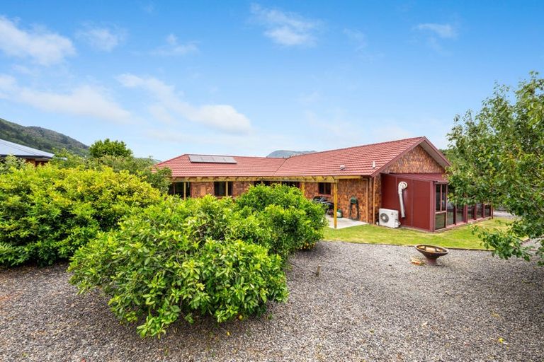 Photo of property in 20 Glentui Place, Waikawa, Picton, 7220
