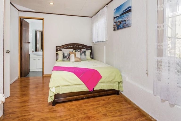 Photo of property in 20 Linwood Avenue, Forrest Hill, Auckland, 0620