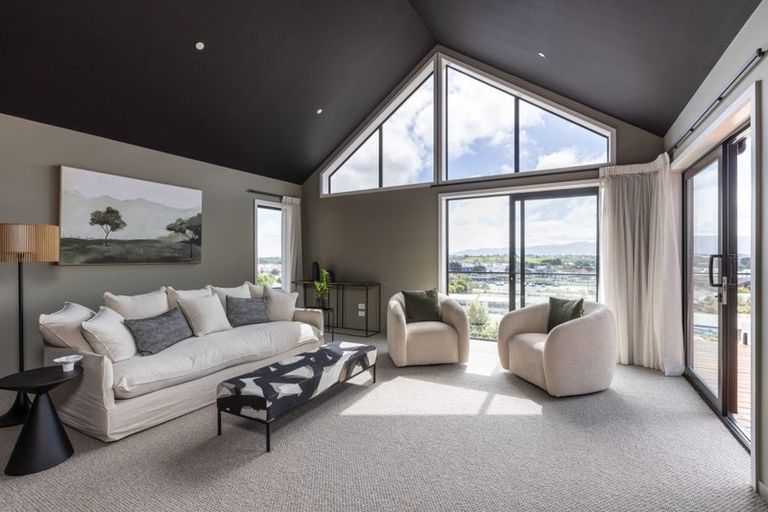 Photo of property in 37 Ruapehu Street, Paraparaumu, 5032